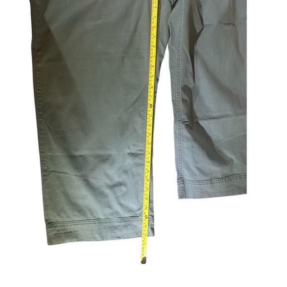 Old Navy Olive High-Rise Wide-Leg Khaki Crop Pants - Plus size - Picture 9 of 11
